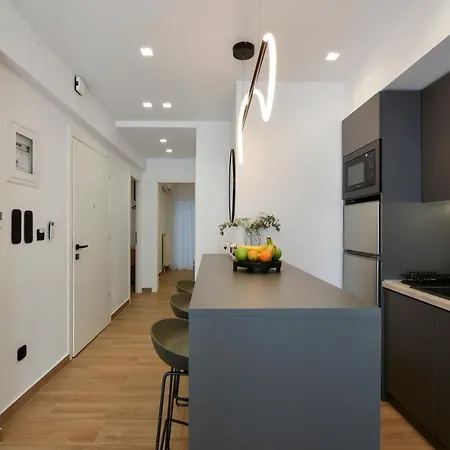 Luxury Downtown C2