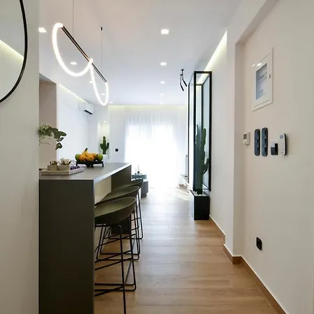 Апартаменты Luxury Downtown C2