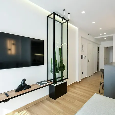 Апартаменты Luxury Downtown C2