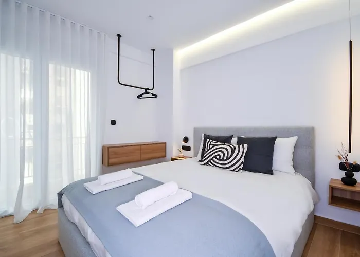 דירה Luxury Downtown C2